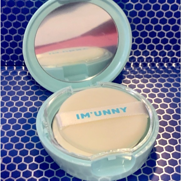 IM’UNNY Mattifying Blur finishing powder compact - Picture 5 of 10